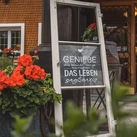 Schiff Am Szálloda
